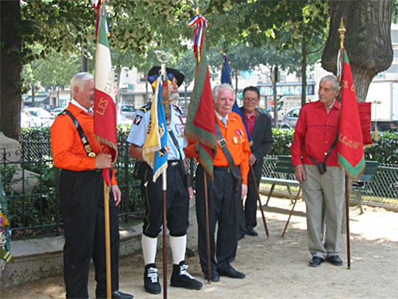 Les porte-drapeaux des associations patriotiques