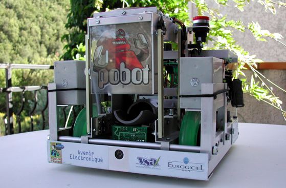 Le robot PoBot 2006 pobot-face