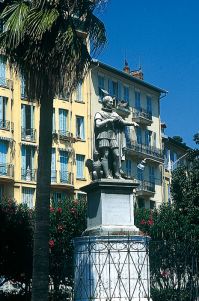 nice-statue-charles-felix