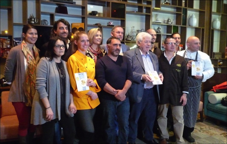 Cannes Présentation de l’annuaire de l’APCIG au restaurant Yo’Mo apcig-2016-lg1