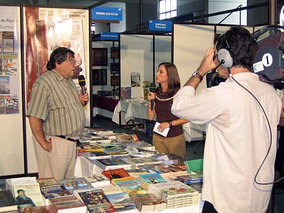 Pendant le tournage de Vaqui sur le stand de Serre Editeur