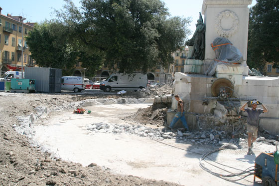 Déplacemende de la statue de Garibaldi à Nice