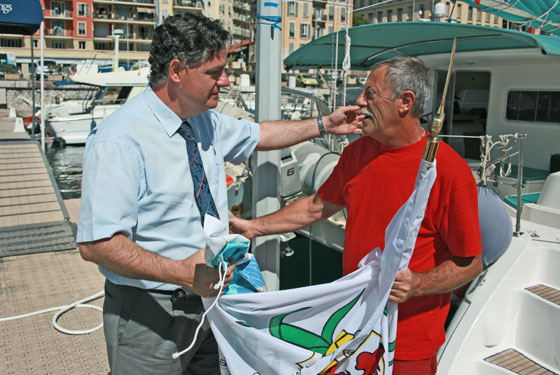 Remise du drapeau de Nice