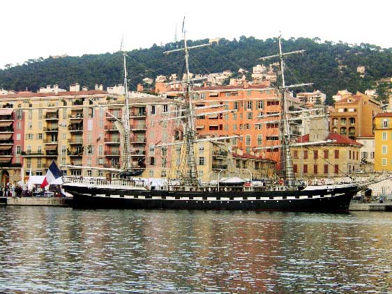 Le Belem amarré au port de Nice