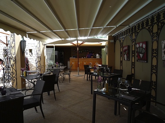 Le restaurant La Pergola côté bar restaurant-la-pergola