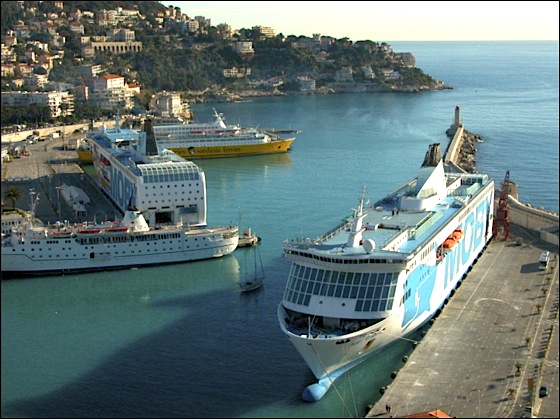 Deux navires des Moby Lines dans le port de Nice port-nice