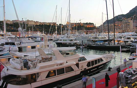 Le Monaco Yacht Show au port Hercule près de Nice manoco-yacht-show