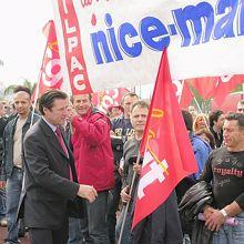 Grève à NICE-MATIN  Estrosi à la rencontre des manifestants