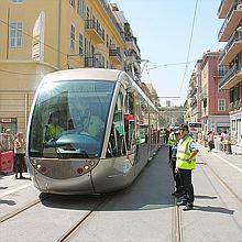 TRAMWAY NICE CÔTE d'AZUR Première traversée de NICE réussie