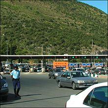 NICE ITALIE Autoroute A8 ouverte sur une voie dans les 2 sens à Beausoleil