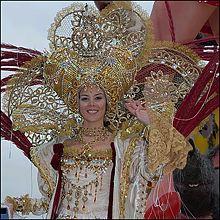 NICE CARNAVAL La Bataille de Fleurs accueille 2 des 5 soeurs le feuilleton de FRANCE 2