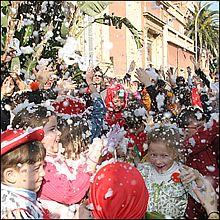 MENTON près de NICE 2000 ENFANTS FONT LEUR CARNAVAL