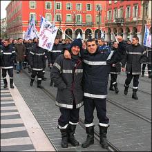 NICE Les SAPEURS POMPIERS PROFESSIONNELS autonomes, toujours en grève, manifestent