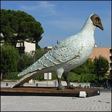 VENCE, près de Nice, La colombe blessée de NALL, Exposition Violata Pax