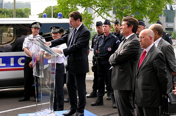 Christian Estrosi à la présentation de l'UTEK, commissariat des Moulins à Nice police-estrosi