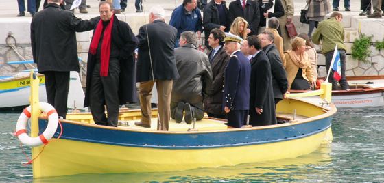 Les officiels traversent le port de Nice dans un pointu consultation-publique