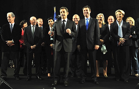 Sur la scéne du Palais des Expositions à Nice le mardi 21 avril 2009 devant les militants UMP des Alpes Maritimes ump-nice-sarkozy