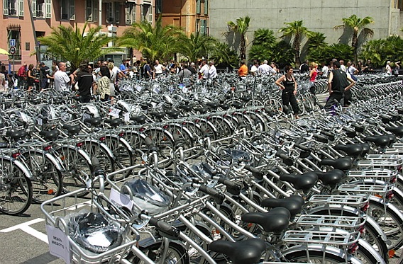 Des vélos gris pour les services de la mairie et de Nice Côte d'Azur velo-service