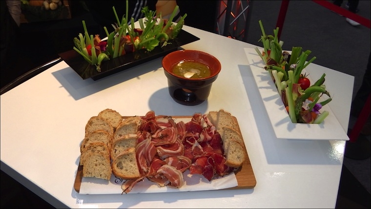 L’hommage du chef Philippe Joannès à la cuisine niçoise : bagna cauda et charcuterie niçoise. joannes-apero-producteurs
