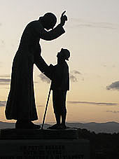 Statue de saint Jean-Marie Vianney à Ars (Ain)