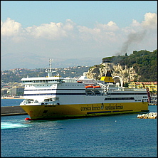 Ferry dans le Port de Nice::le Méga Express Two de la Corsica Sardinia Ferries corsica-port-nice