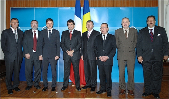 Lionnel LUCA à Bucarest::Lionnel LUCA député des Alpes maritimes, Président du Groupe d’Amitié France-Roumanie a participé aux côtés du Ministre délégué aux Affaires Européennes Pierre LELLOUCHE à la mise en place du groupe de travail franco-roumain sur les questions migratoires à Bucarest lionnel-luca-bucarest