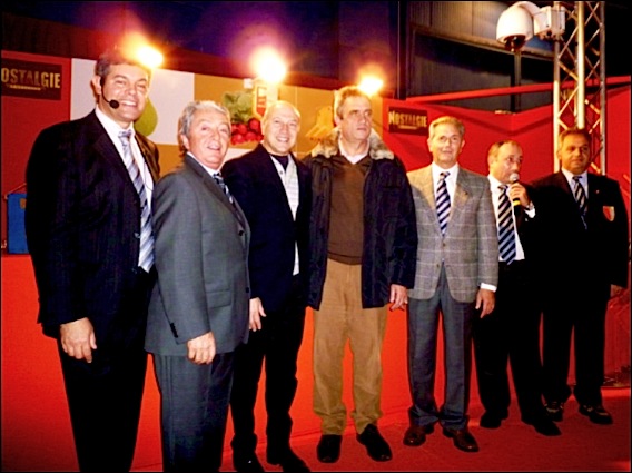 Les Maîtres d’Hôtel de L’A.M.I.R.A MONACO au salon Monte Carlo Gastronomie::De g. à dr. : M. Dominique Milardi Vice-Président de l’A.M.I.R.A. Monaco, Chef Sommelier du Meridien Beach Plaza Monte-Carlo, M. Carlo Rossi Président de l’A.M.I.R.A. Monaco, Propriétaire du Restaurant « Pulcinella » à Monaco, Son Excellence Antoine Morabito Ambassadeur d’Italie à Monaco, M. Luigi Giugno, Conseiller de la Province de Reggio Calabria en Italie, M. Antonino Guarracino Président de l’A.M.I.R.A. San Remo & Vice-Président National, M. Antonio Fochi 3ème au dernier Championnat du Monde des Maîtres d’Hôtel, Premier Maître d’Hôtel au Meridien Beach Plaza Monte-Car, M. Michele Colucci Finaliste au dernier Championnat du Monde des Maîtres d’Hôtel, Food & Beverage Manager (photo D.R.)<br /> mc-sommeliers-gastronomie-lg