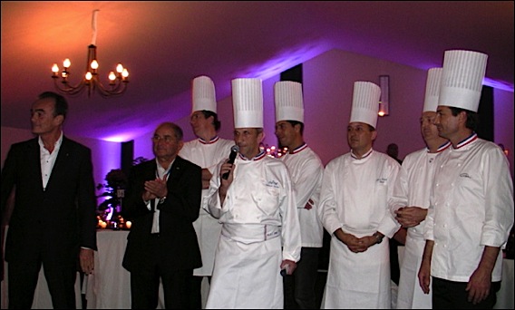 Somptueux Dîner de Gala des MOF au Park Lenôtre de Mougins::de g. à dr. : Richard Galy, maire de Mougins, gérard Cipre, Christophe Baquié, Philippe Joannès, Yannick Franques, Jean-Claude Brugel, Jacques Rolancy, Christian Camprini. mof-gala-2010-lg1