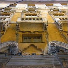 palais-lascaris-1