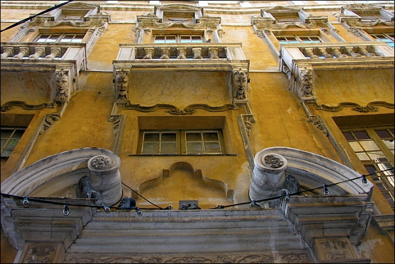 palais-lascaris-lg