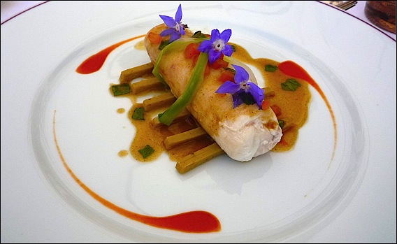 Hôtel Belles Rives Juan les Pins Guillaume Anor Chef de La Passagère restaurant gastronomique:: « Bar sauvage confit à l’huile d’olive, artichauts barigoule à ma façon » passagere-anor-lg2