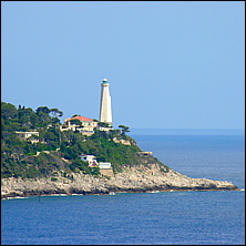 Phare de Saint Jean Cap Ferrat::Le Phare du Cap Ferrat près de Villefranche et Nice sur la Riviera Côte d'Azur. phare-saintjean