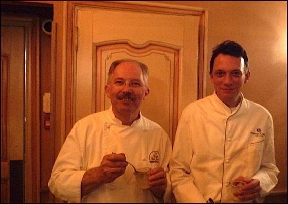 ILTM Cannes Les Relais & Châteaux reçoivent à La Bastide Saint Antoine de Jacques Chibois::Le chef Jacques Chibois, propriétaire de la Bastide Saint Antoine en compagnie du chef Philippe Guérin du Couvent de Minimes Hôtel & Spa à Mane (AHP). relais-chateaux-chibois-lg