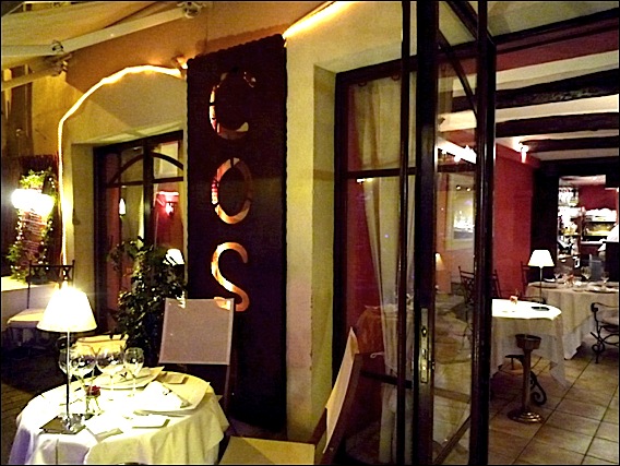 Cannes Le Suquet Restaurant Le Cosi::La terrasse sur la rue animée du Suquet restaurant-cosi-lg1
