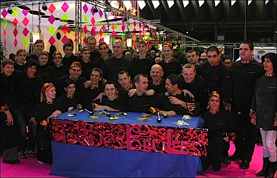 Nice Les Toques Brûlées en démonstration au salon Agecotel 2010:: toques-brulees-agecotel-lg