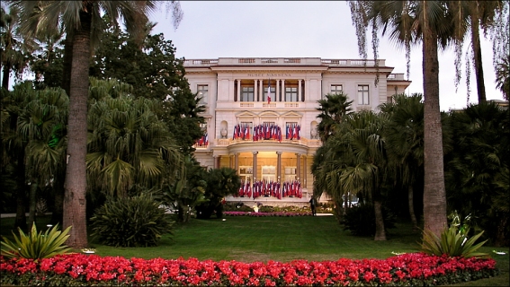 La Villa Masséna à NICE::La villa Masséna parée de drapeaux franco chinois pour la visite d'état de Hu Jintao villa-massena-nice-chine