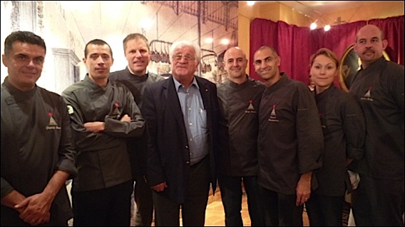 Musée Escoffier Exposition La Cerise sur le Gâteau avec les pâtissiers de l’APRECA à Villeneuve Loubet:: à l'occasion du vernissage, quelques chefs pâtissiers prennent la pose apreca-escoffier-lg2