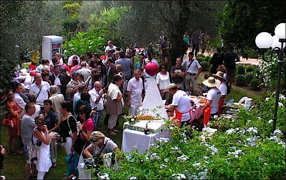 Fête des Gâteaux de l'APRECA 2012::vue sur les jardins lors de l'édition 2011. apreca-fete-2012_-lg