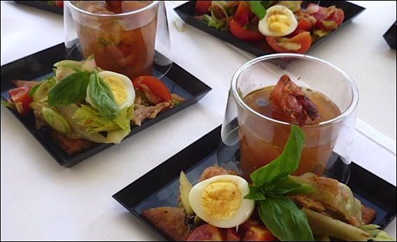 Village des Chefs au Festin dou Pouort 2011::- une Tarte froide aux légumes d'une salade niçoise, gelée à la tomate et aux crevettes propée par Christian Plumail (L'Univers, Nice). festin-port-2011-lg1