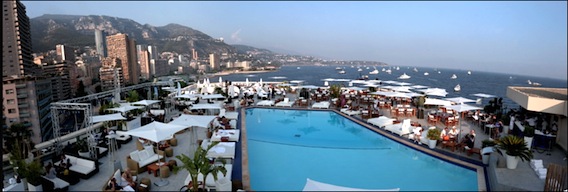 Monaco Nikki Beach sur le toit terrasse du Fairmont Monte Carlo::la vue de jour. nikki-beach-fairmont