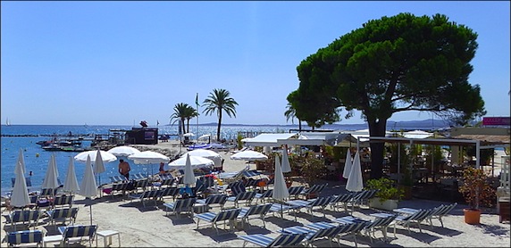Nice, Côte d’Azur, Monaco, c’est la rentrée 2014::la plage à Saint Laurent du Var. riviera-st-laurent-lg