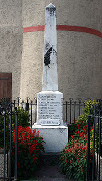 Monument aux Morts de Péone